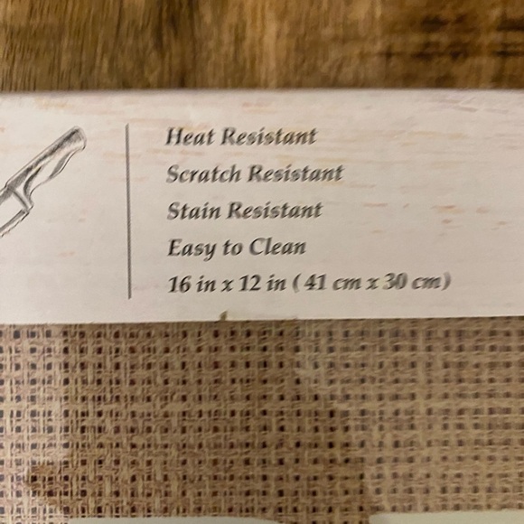 GLASS CUTTING BOARD 16x12 says HAPPY EVERYTHINg - Picture 5 of 12